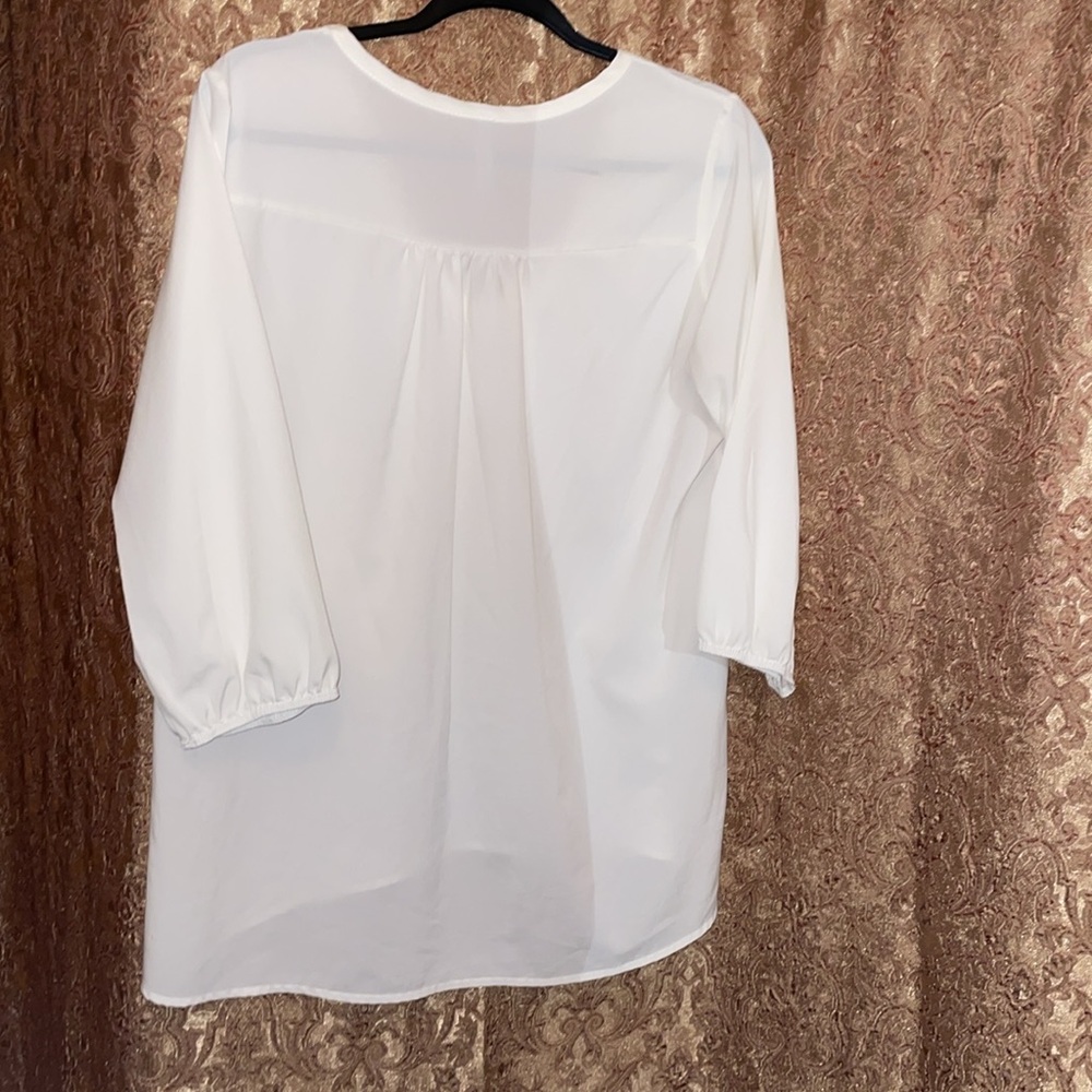 Allison Joy Elegant White V-Neck Blouse. Size Medium - Picture 2 of 4